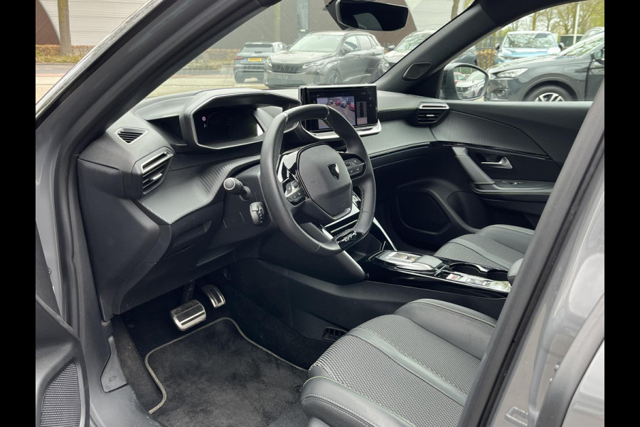 Peugeot e-2008 EV GT 54 kWh WARMTEPOMP| ACHTERUITRIJCAMERA| RIJSTROOK-ASSISTENT| APPLE CARPLAY/ ANDROID AUTO| FABRIEKSGARANTIE PEUGEOT TOT 02-2027| 17.000KM!|