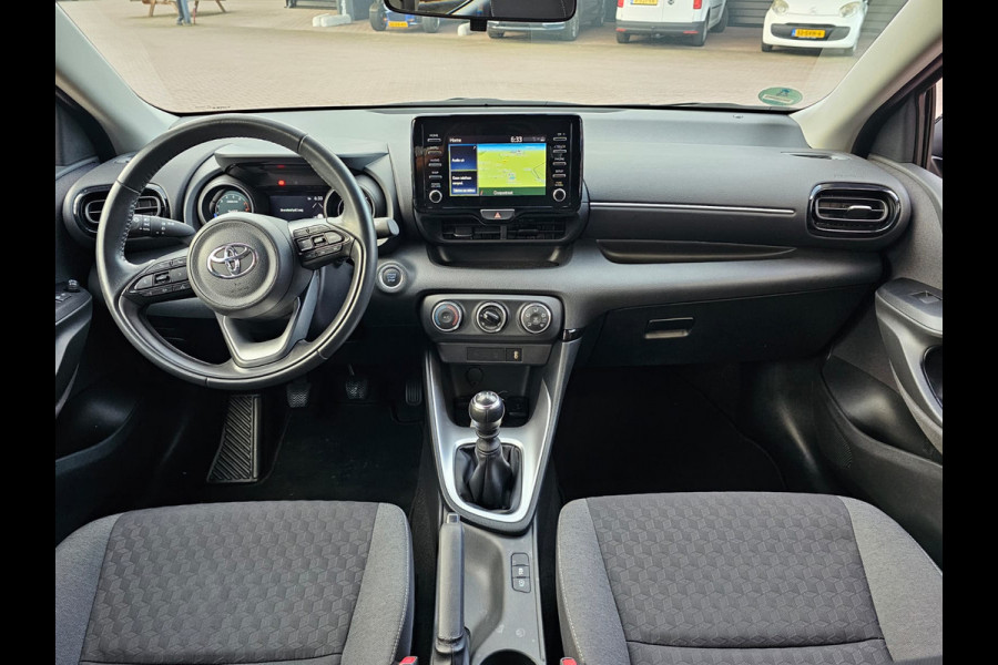 Toyota Yaris 1.5 VVT-i Dynamic | Airco | Navi | Keyless | Lane Assist | Adaptive Cruise | All-seasons | Camera |