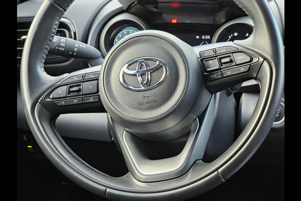 Toyota Yaris 1.5 VVT-i Dynamic | Airco | Navi | Keyless | Lane Assist | Adaptive Cruise | All-seasons | Camera |