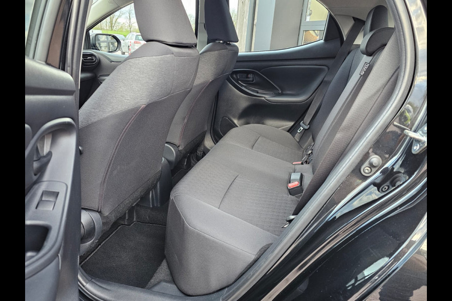 Toyota Yaris 1.5 VVT-i Dynamic | Airco | Navi | Keyless | Lane Assist | Adaptive Cruise | All-seasons | Camera |