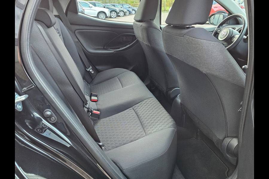 Toyota Yaris 1.5 VVT-i Dynamic | Airco | Navi | Keyless | Lane Assist | Adaptive Cruise | All-seasons | Camera |