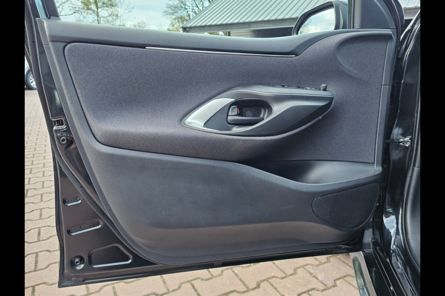 Toyota Yaris 1.5 VVT-i Dynamic | Airco | Navi | Keyless | Lane Assist | Adaptive Cruise | All-seasons | Camera |