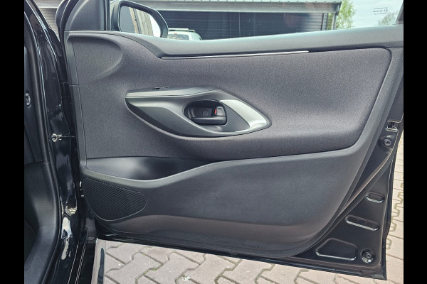 Toyota Yaris 1.5 VVT-i Dynamic | Airco | Navi | Keyless | Lane Assist | Adaptive Cruise | All-seasons | Camera |