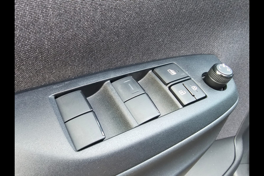 Toyota Yaris 1.5 VVT-i Dynamic | Airco | Navi | Keyless | Lane Assist | Adaptive Cruise | All-seasons | Camera |