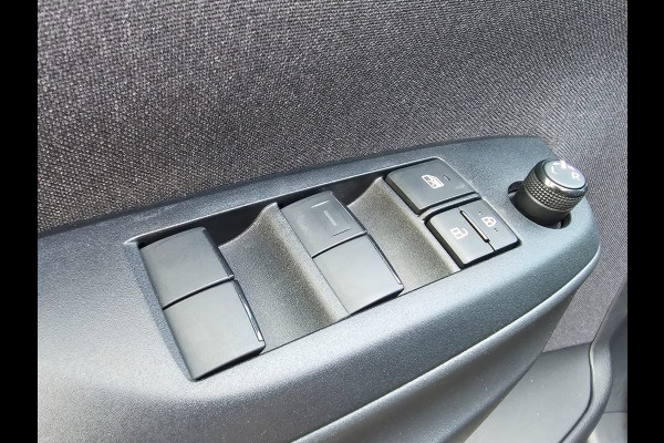 Toyota Yaris 1.5 VVT-i Dynamic | Airco | Navi | Keyless | Lane Assist | Adaptive Cruise | All-seasons | Camera |