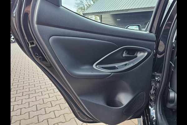 Toyota Yaris 1.5 VVT-i Dynamic | Airco | Navi | Keyless | Lane Assist | Adaptive Cruise | All-seasons | Camera |