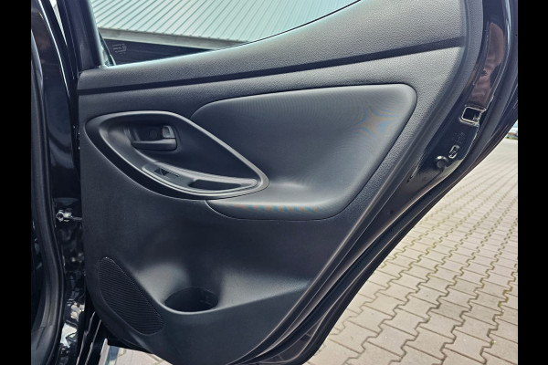 Toyota Yaris 1.5 VVT-i Dynamic | Airco | Navi | Keyless | Lane Assist | Adaptive Cruise | All-seasons | Camera |