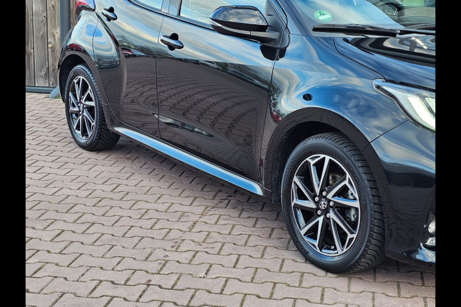 Toyota Yaris 1.5 VVT-i Dynamic | Airco | Navi | Keyless | Lane Assist | Adaptive Cruise | All-seasons | Camera |