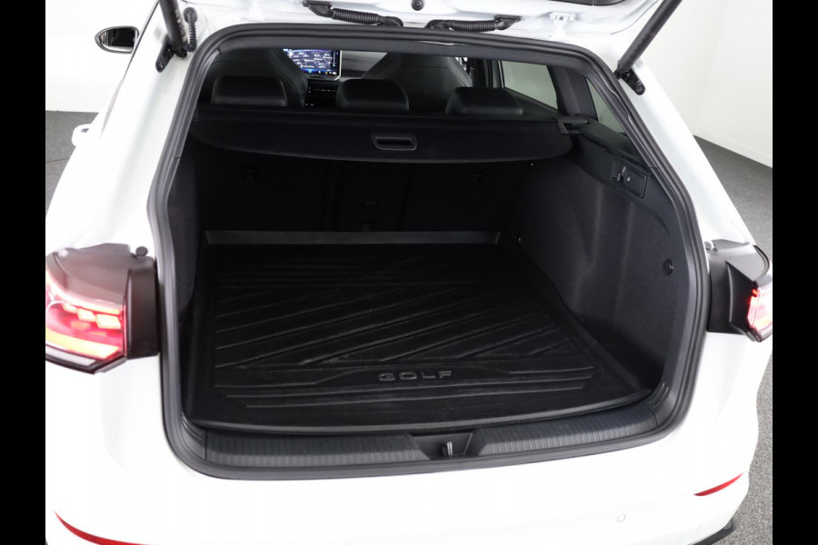 Volkswagen Golf variant R-Line-Edition 1.5 eTSI 116 pk Automaat (DSG) | Verlengde garantie | Navigatie | Parkeersensoren | Rondomzicht camera | Stoelverwarming | Matrix LED koplampen | R-Line |