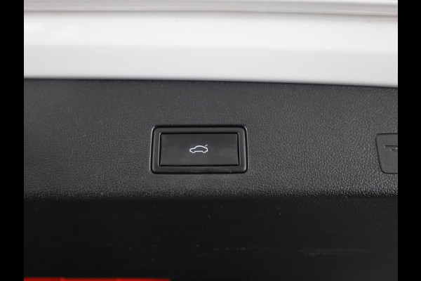 Volkswagen Golf variant R-Line-Edition 1.5 eTSI 116 pk Automaat (DSG) | Verlengde garantie | Navigatie | Parkeersensoren | Rondomzicht camera | Stoelverwarming | Matrix LED koplampen | R-Line |