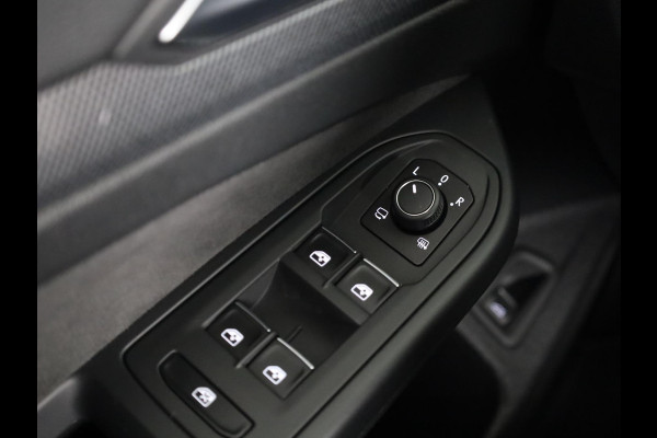 Volkswagen Golf variant R-Line-Edition 1.5 eTSI 116 pk Automaat (DSG) | Verlengde garantie | Navigatie | Parkeersensoren | Rondomzicht camera | Stoelverwarming | Matrix LED koplampen | R-Line |