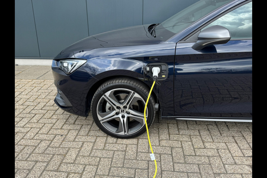 Seat Leon Sportstourer 1.4 TSI eHybrid PHEV FR * Trekhaak * Camera * Stoelverwarming *