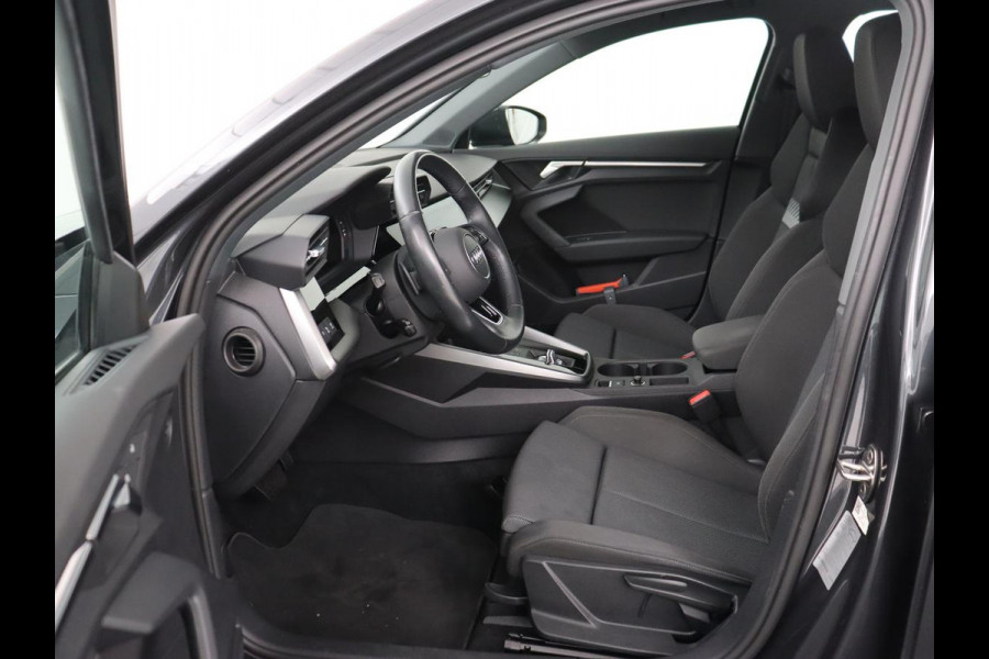 Audi A3 30 TFSI Business edition | Carplay | Sportstoelen | Virtual Cockpit | Full LED | Audi Sound | Climate control | Bluetooth | Cruise control | Parkeerhulp | Sportstuur