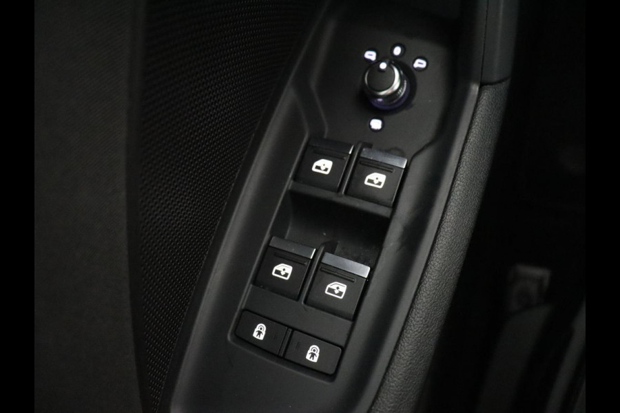 Audi A3 30 TFSI Business edition | Carplay | Sportstoelen | Virtual Cockpit | Full LED | Audi Sound | Climate control | Bluetooth | Cruise control | Parkeerhulp | Sportstuur