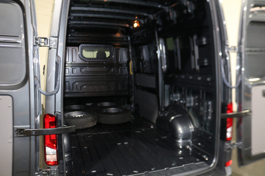 Volkswagen Crafter 2.0 TDI 177pk L3 H3 Automaat Airco Navigatie Camera Led Chauffeurstoel