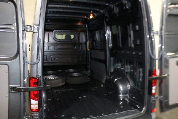 Volkswagen Crafter 2.0 TDI 177pk L3 H3 Automaat Airco Navigatie Camera Led Chauffeurstoel