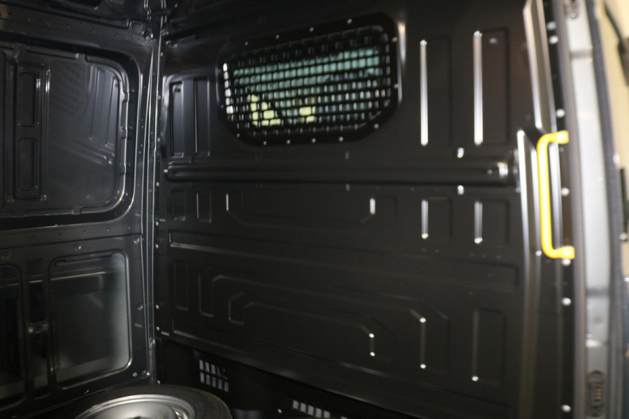 Volkswagen Crafter 2.0 TDI 177pk L3 H3 Automaat Airco Navigatie Camera Led Chauffeurstoel