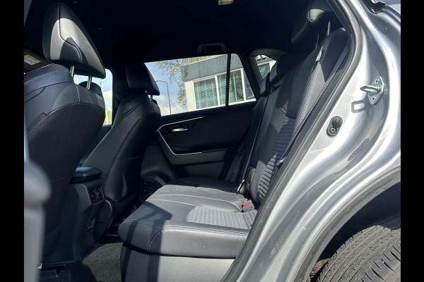 Toyota RAV4 2.5 Hybrid AWD Bi-Tone | STUUR + STOEL VERWARMING | KEYLESS | ACHTERUITRIJ CAMERA | ADAP. CRUISE | ELEK. STOELEN | TREKHAAK | 46K KM ! | 12 MND BOVAG GARANTIE |