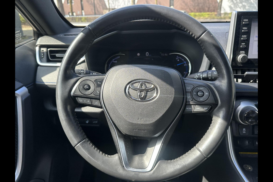 Toyota RAV4 2.5 Hybrid AWD Bi-Tone | STUUR + STOEL VERWARMING | KEYLESS | ACHTERUITRIJ CAMERA | ADAP. CRUISE | ELEK. STOELEN | TREKHAAK | 46K KM ! | 12 MND BOVAG GARANTIE |