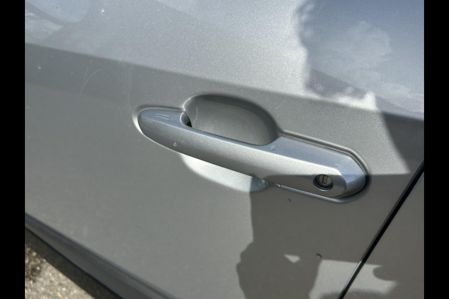 Toyota RAV4 2.5 Hybrid AWD Bi-Tone | STUUR + STOEL VERWARMING | KEYLESS | ACHTERUITRIJ CAMERA | ADAP. CRUISE | ELEK. STOELEN | TREKHAAK | 46K KM ! | 12 MND BOVAG GARANTIE |