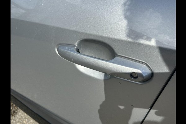 Toyota RAV4 2.5 Hybrid AWD Bi-Tone | STUUR + STOEL VERWARMING | KEYLESS | ACHTERUITRIJ CAMERA | ADAP. CRUISE | ELEK. STOELEN | TREKHAAK | 46K KM ! | 12 MND BOVAG GARANTIE |