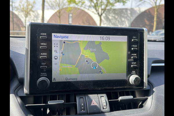 Toyota RAV4 2.5 Hybrid AWD Bi-Tone | STUUR + STOEL VERWARMING | KEYLESS | ACHTERUITRIJ CAMERA | ADAP. CRUISE | ELEK. STOELEN | TREKHAAK | 46K KM ! | 12 MND BOVAG GARANTIE |