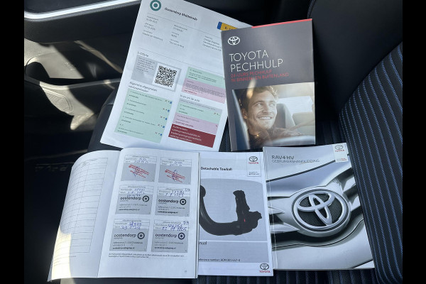 Toyota RAV4 2.5 Hybrid AWD Bi-Tone | STUUR + STOEL VERWARMING | KEYLESS | ACHTERUITRIJ CAMERA | ADAP. CRUISE | ELEK. STOELEN | TREKHAAK | 46K KM ! | 12 MND BOVAG GARANTIE |