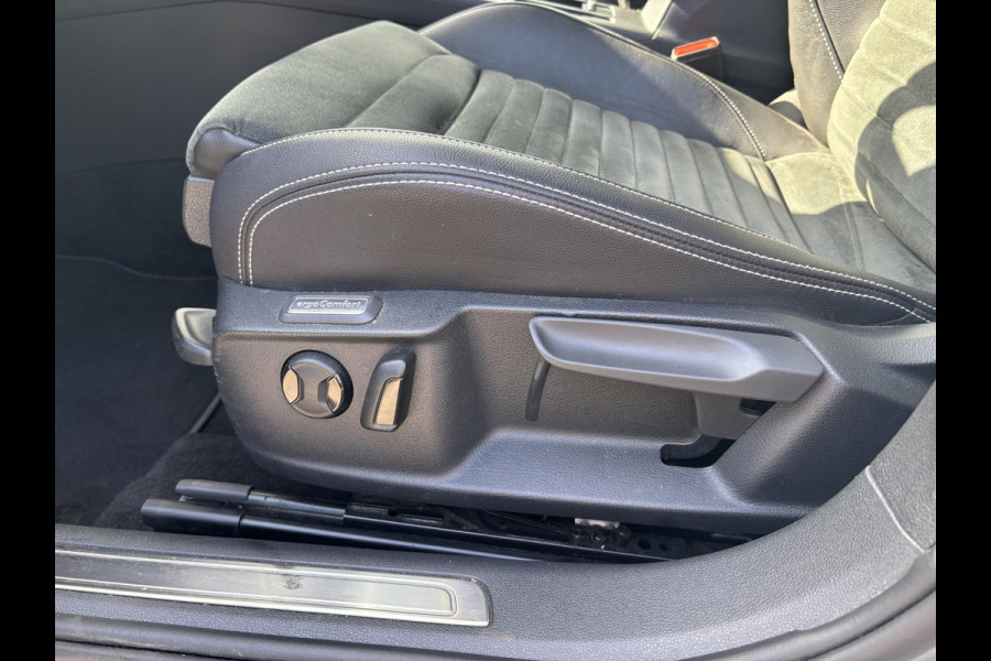 Volkswagen Passat 1.5 TSI R-Line Business + 150pk Adaptieve Cruise | Elektrische Achterklep | Stoelverwarming