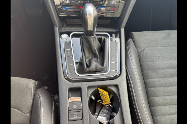 Volkswagen Passat 1.5 TSI R-Line Business + 150pk Adaptieve Cruise | Elektrische Achterklep | Stoelverwarming