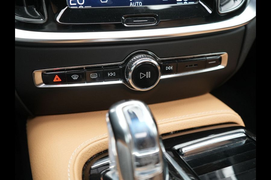 Volvo V60 T8 Twin Engine AWD Inscription PHEV 390pk | Panodak | Lederen Sportstoelen & Stuur Verwarmd | Apple Carplay | Navigatie | Cruise Control | Virtual | Achterbank Verwarmd | 18"L.M | Plug In Hybrid |