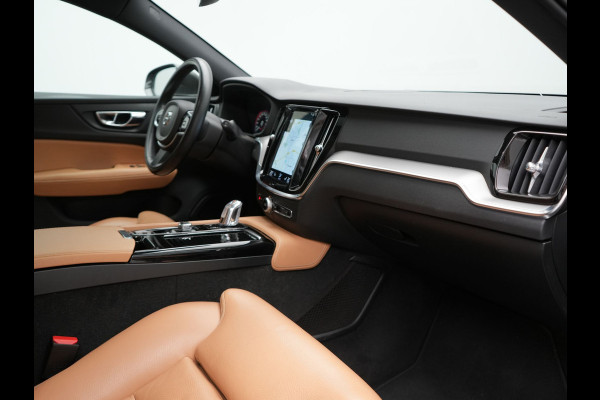 Volvo V60 T8 Twin Engine AWD Inscription PHEV 390pk | Panodak | Lederen Sportstoelen & Stuur Verwarmd | Apple Carplay | Navigatie | Cruise Control | Virtual | Achterbank Verwarmd | 18"L.M | Plug In Hybrid |