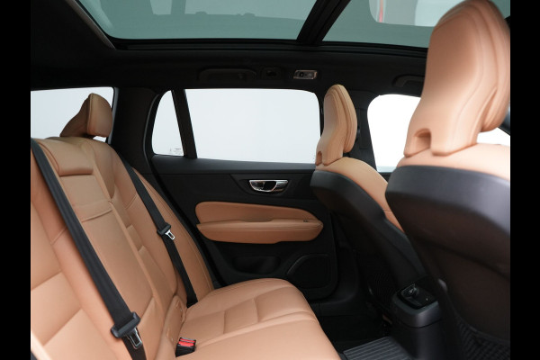 Volvo V60 T8 Twin Engine AWD Inscription PHEV 390pk | Panodak | Lederen Sportstoelen & Stuur Verwarmd | Apple Carplay | Navigatie | Cruise Control | Virtual | Achterbank Verwarmd | 18"L.M | Plug In Hybrid |