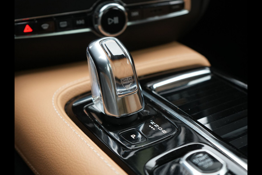 Volvo V60 T8 Twin Engine AWD Inscription PHEV 390pk | Panodak | Lederen Sportstoelen & Stuur Verwarmd | Apple Carplay | Navigatie | Cruise Control | Virtual | Achterbank Verwarmd | 18"L.M | Plug In Hybrid |