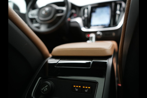 Volvo V60 T8 Twin Engine AWD Inscription PHEV 390pk | Panodak | Lederen Sportstoelen & Stuur Verwarmd | Apple Carplay | Navigatie | Cruise Control | Virtual | Achterbank Verwarmd | 18"L.M | Plug In Hybrid |