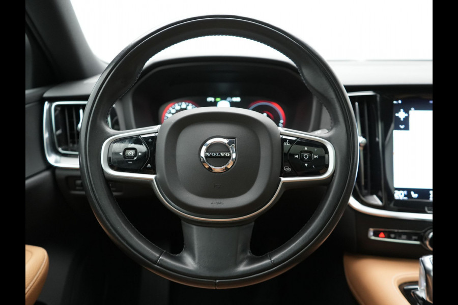 Volvo V60 T8 Twin Engine AWD Inscription PHEV 390pk | Panodak | Lederen Sportstoelen & Stuur Verwarmd | Apple Carplay | Navigatie | Cruise Control | Virtual | Achterbank Verwarmd | 18"L.M | Plug In Hybrid |