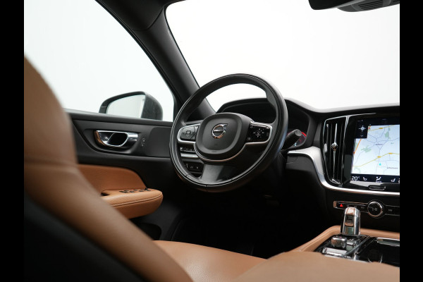 Volvo V60 T8 Twin Engine AWD Inscription PHEV 390pk | Panodak | Lederen Sportstoelen & Stuur Verwarmd | Apple Carplay | Navigatie | Cruise Control | Virtual | Achterbank Verwarmd | 18"L.M | Plug In Hybrid |