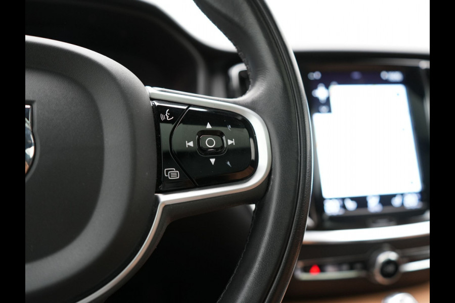 Volvo V60 T8 Twin Engine AWD Inscription PHEV 390pk | Panodak | Lederen Sportstoelen & Stuur Verwarmd | Apple Carplay | Navigatie | Cruise Control | Virtual | Achterbank Verwarmd | 18"L.M | Plug In Hybrid |