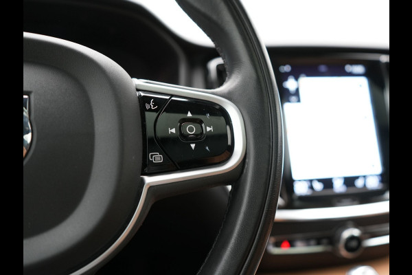 Volvo V60 T8 Twin Engine AWD Inscription PHEV 390pk | Panodak | Lederen Sportstoelen & Stuur Verwarmd | Apple Carplay | Navigatie | Cruise Control | Virtual | Achterbank Verwarmd | 18"L.M | Plug In Hybrid |