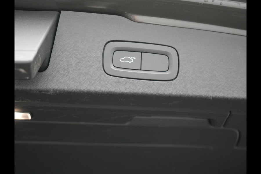 Volvo V60 T8 Twin Engine AWD Inscription PHEV 390pk | Panodak | Lederen Sportstoelen & Stuur Verwarmd | Apple Carplay | Navigatie | Cruise Control | Virtual | Achterbank Verwarmd | 18"L.M | Plug In Hybrid |