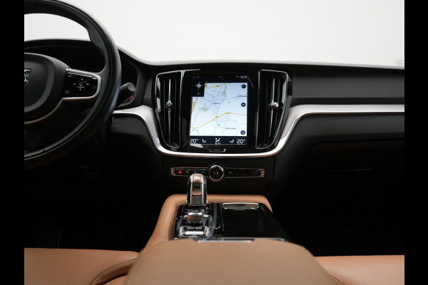 Volvo V60 T8 Twin Engine AWD Inscription PHEV 390pk | Panodak | Lederen Sportstoelen & Stuur Verwarmd | Apple Carplay | Navigatie | Cruise Control | Virtual | Achterbank Verwarmd | 18"L.M | Plug In Hybrid |