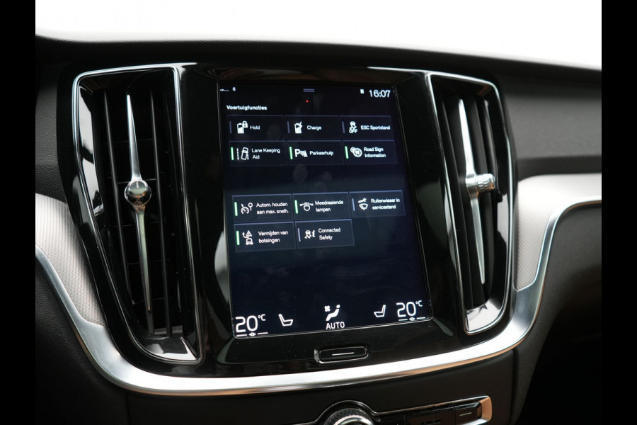 Volvo V60 T8 Twin Engine AWD Inscription PHEV 390pk | Panodak | Lederen Sportstoelen & Stuur Verwarmd | Apple Carplay | Navigatie | Cruise Control | Virtual | Achterbank Verwarmd | 18"L.M | Plug In Hybrid |
