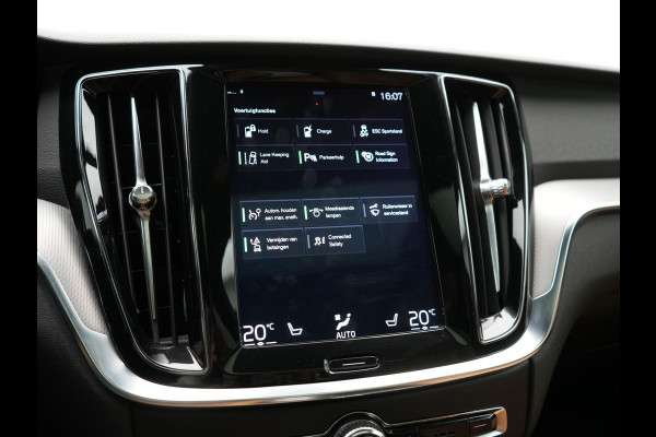 Volvo V60 T8 Twin Engine AWD Inscription PHEV 390pk | Panodak | Lederen Sportstoelen & Stuur Verwarmd | Apple Carplay | Navigatie | Cruise Control | Virtual | Achterbank Verwarmd | 18"L.M | Plug In Hybrid |