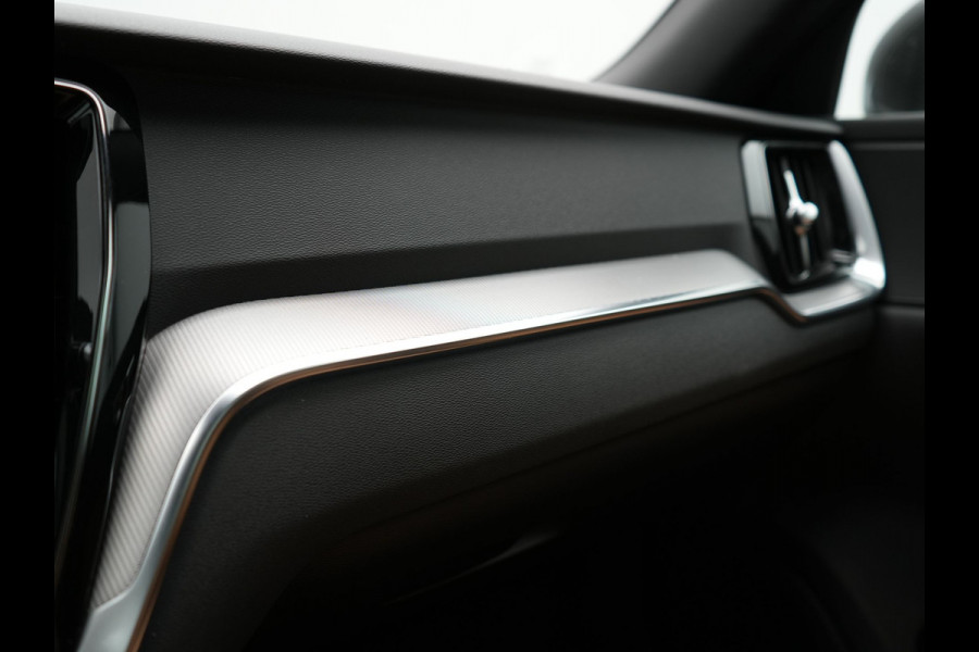 Volvo V60 T8 Twin Engine AWD Inscription PHEV 390pk | Panodak | Lederen Sportstoelen & Stuur Verwarmd | Apple Carplay | Navigatie | Cruise Control | Virtual | Achterbank Verwarmd | 18"L.M | Plug In Hybrid |