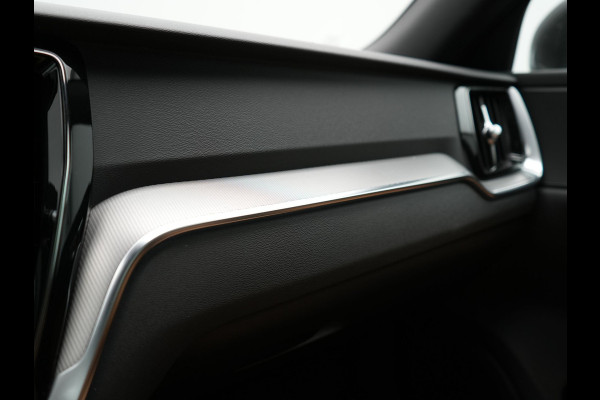 Volvo V60 T8 Twin Engine AWD Inscription PHEV 390pk | Panodak | Lederen Sportstoelen & Stuur Verwarmd | Apple Carplay | Navigatie | Cruise Control | Virtual | Achterbank Verwarmd | 18"L.M | Plug In Hybrid |