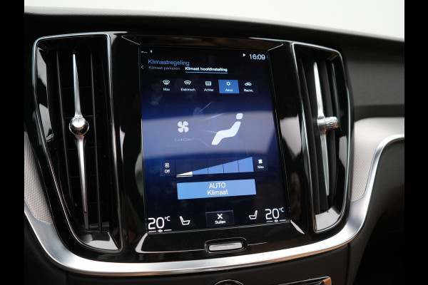 Volvo V60 T8 Twin Engine AWD Inscription PHEV 390pk | Panodak | Lederen Sportstoelen & Stuur Verwarmd | Apple Carplay | Navigatie | Cruise Control | Virtual | Achterbank Verwarmd | 18"L.M | Plug In Hybrid |