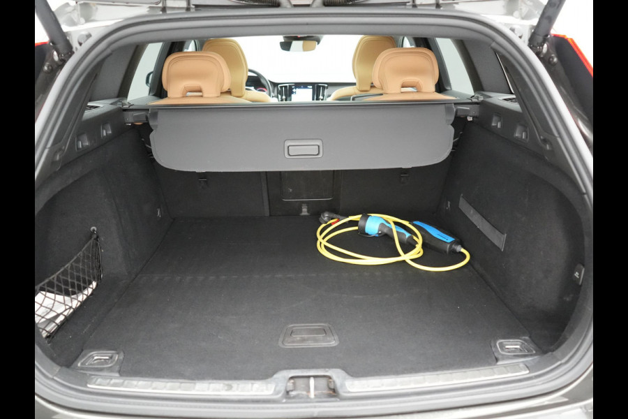 Volvo V60 T8 Twin Engine AWD Inscription PHEV 390pk | Panodak | Lederen Sportstoelen & Stuur Verwarmd | Apple Carplay | Navigatie | Cruise Control | Virtual | Achterbank Verwarmd | 18"L.M | Plug In Hybrid |