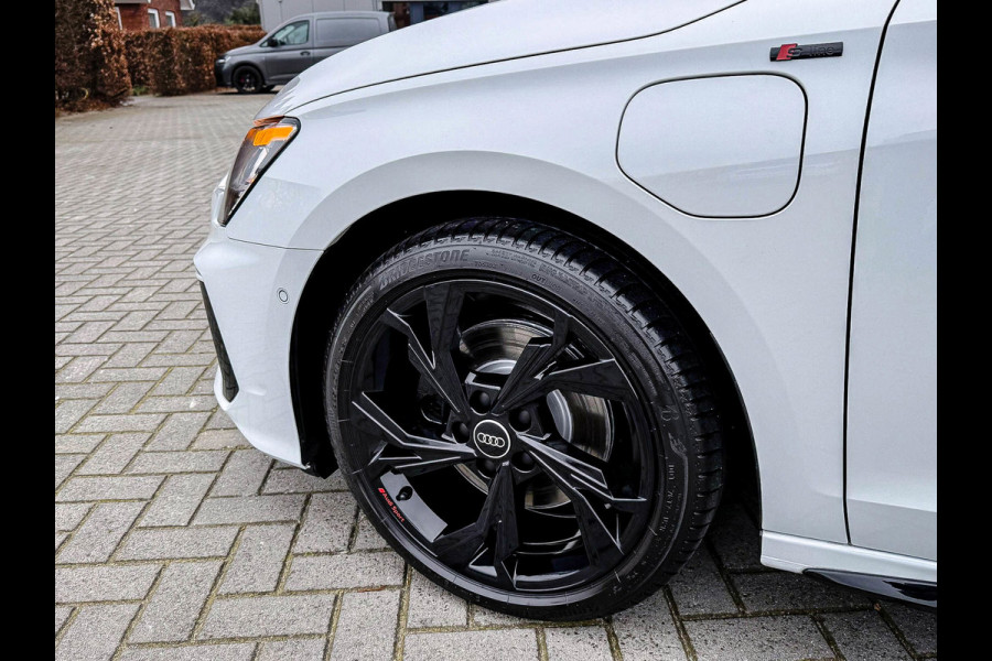 Audi A3 Sportback 40TFSI e 204pk S-Tronic Competition S Edition S-Line Pano|S-Kuipstoel|Ambiance|Matrix|Virtual|ACC|Camera|B&O|S3!