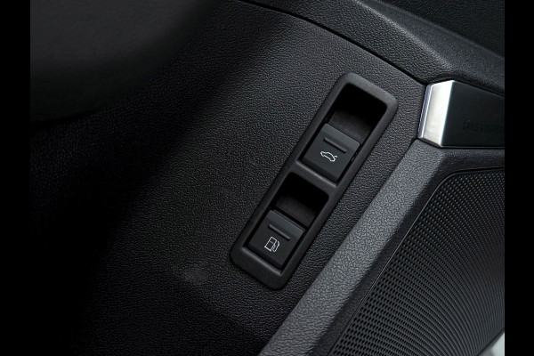 Audi A3 Sportback 40TFSI e 204pk S-Tronic Competition S Edition S-Line Pano|S-Kuipstoel|Ambiance|Matrix|Virtual|ACC|Camera|B&O|S3!