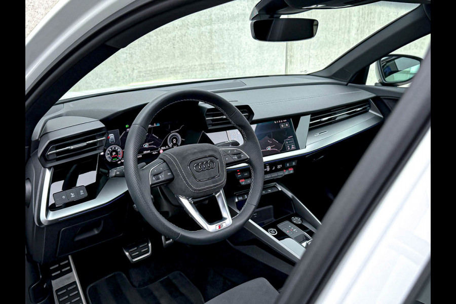 Audi A3 Sportback 40TFSI e 204pk S-Tronic Competition S Edition S-Line Pano|S-Kuipstoel|Ambiance|Matrix|Virtual|ACC|Camera|B&O|S3!