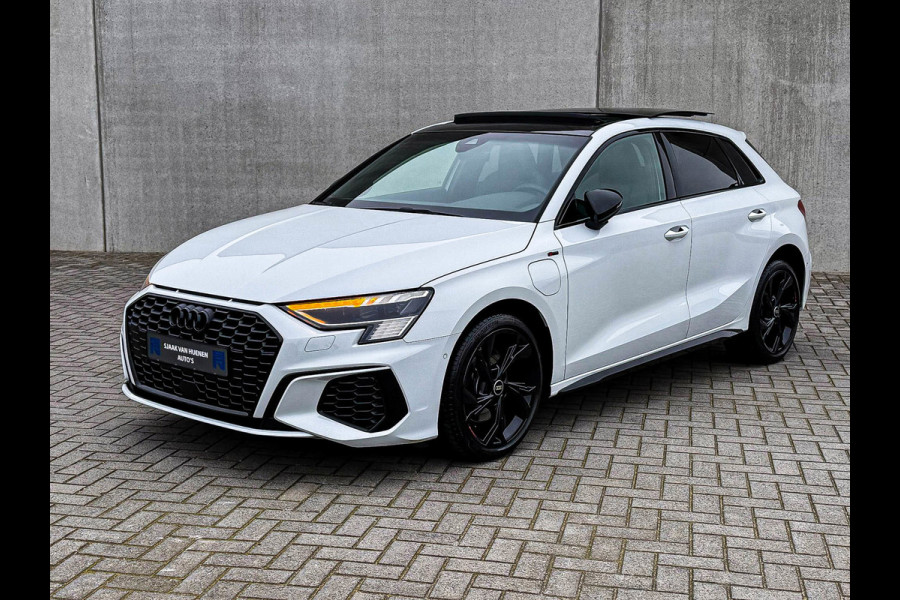 Audi A3 Sportback 40TFSI e 204pk S-Tronic Competition S Edition S-Line Pano|S-Kuipstoel|Ambiance|Matrix|Virtual|ACC|Camera|B&O|S3!
